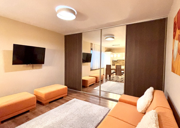 Ponúkame Vám na prenájom 2 izbový byt v rodinnom dome s garážou v meste Nové Zámky