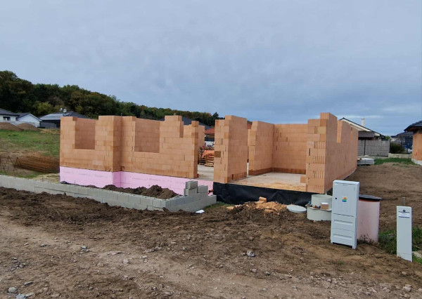 Ponúkam na predaj veľký Rodinný DOM-NOVOSTAVBA Bajč