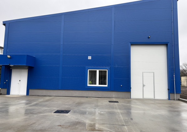 Ponúkame na dlhodobý prenájom  skladový priestor s kanceláriou v meste Štúrovo