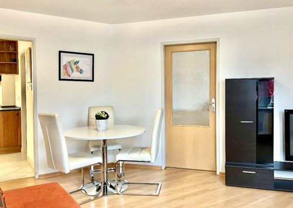 Ponúkame Vám na prenájom 3 izbový byt v centre mesta Nové Zámky