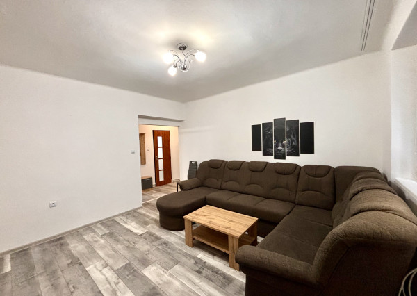 Ponúkame Vám na prenájom 3 izbový byt v Nových Zámkoch