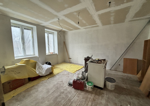 Ponúkame Vám na predaj čiastočne prerobený 1-izbový byt v meste Štúrovo