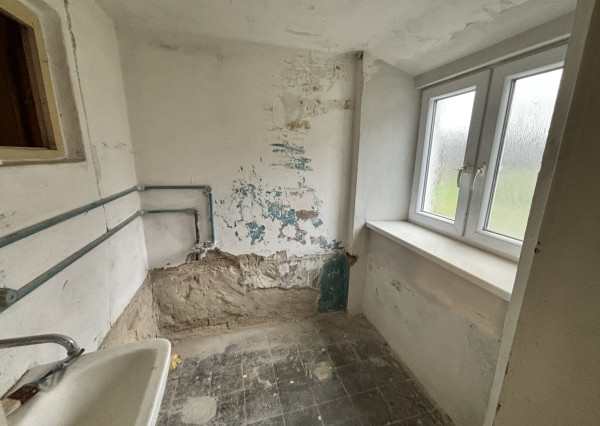 Ponúkame Vám na predaj čiastočne prerobený 1-izbový byt v meste Štúrovo