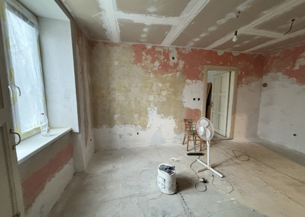 Ponúkame Vám na predaj čiastočne prerobený 1-izbový byt v meste Štúrovo