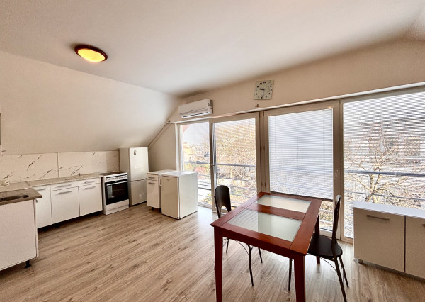 Ponúkame Vám na prenájom 2 izbový byt v meste Nové Zámky