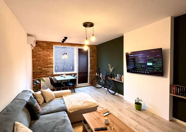 Ponúkame Vám na prenájom veľký, kompletne zariadený 2 izbový byt v meste Nové Zámky