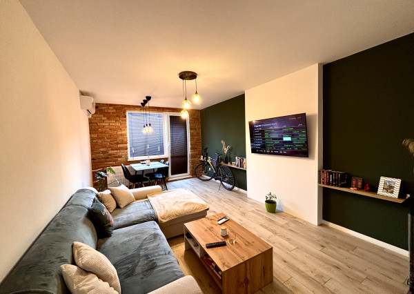 Ponúkame Vám na prenájom veľký, kompletne zariadený 2 izbový byt v meste Nové Zámky