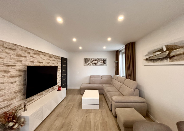 Ponúkame Vám na prenájom kompletne prerobený, veľký 3 izbový byt vo vyhľadávanej lokalite v meste Nové Zámky