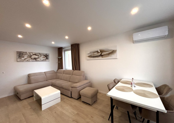 Ponúkame Vám na prenájom kompletne prerobený, veľký 3 izbový byt vo vyhľadávanej lokalite v meste Nové Zámky