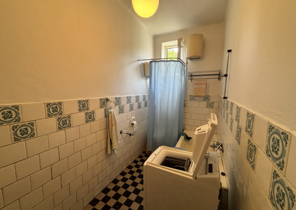 Ponúkame na predaj priestranný tehlový rodinný dom s garážou v obci Belá