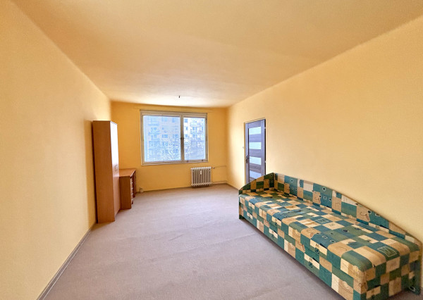 Ponúkame Vám na prenájom zariadený, veľký 3 izbový byt v meste Nové Zámky