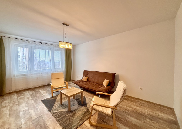 Ponúkame Vám na prenájom zariadený 3 izbový byt s loggiou v meste Nové Zámky