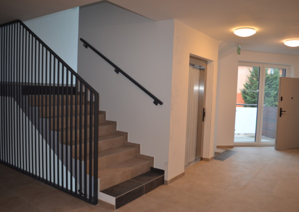 POSLEDNÝ 3 IZBOVÝ BYT NA PREDAJ!! Moderné bývanie v srdci Šurian . Komfort, štýl a jedinečná lokalita na dosah.