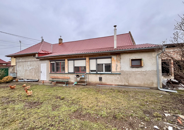 Ponúkame Vám na predaj  4 izbový rodinný dom vo vyhľadávanej časti mesta Kolárovo