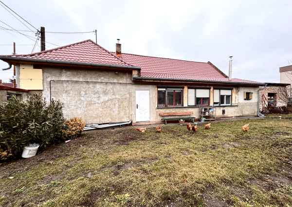 Ponúkame Vám na predaj  4 izbový rodinný dom vo vyhľadávanej časti mesta Kolárovo