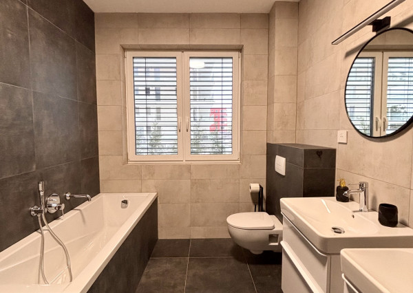 Ponúkame Vám na prenájom luxusný, kompletne zariadený, veľký 3 izbový byt v novostavbe v meste Nové Zámky