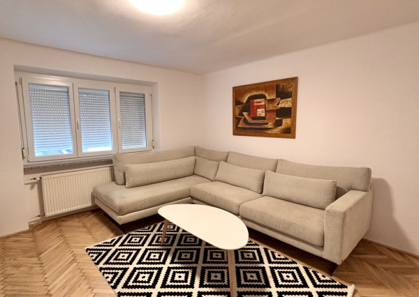 Ponúkame Vám na prenájom kompletne prerobený, zariadený 2 izbový byt v centre mesta Nové Zámky