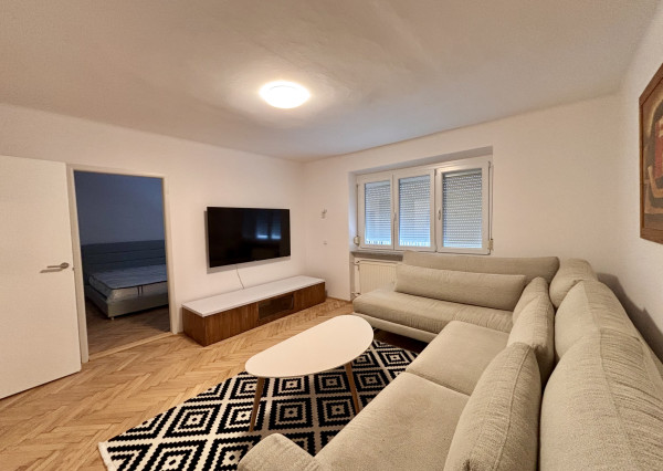 Ponúkame Vám na prenájom kompletne prerobený, zariadený 2 izbový byt v centre mesta Nové Zámky