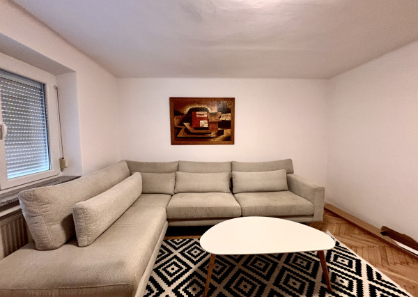 Ponúkame Vám na prenájom kompletne prerobený, zariadený 2 izbový byt v centre mesta Nové Zámky