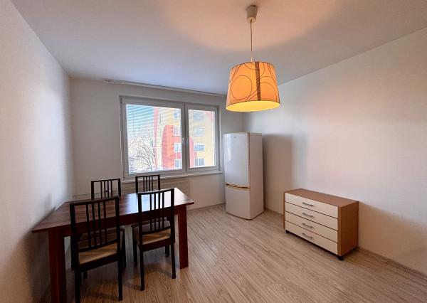 Ponúkame Vám na prenájom 1 izbový byt v  meste Nové Zámky