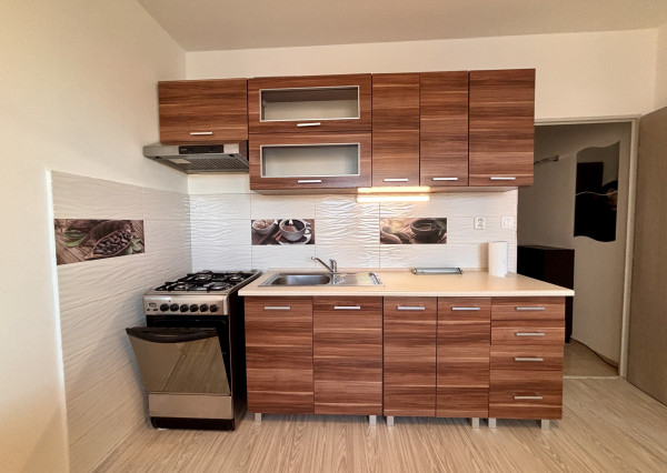 Ponúkame Vám na prenájom 1 izbový byt v  meste Nové Zámky