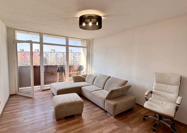 Ponúkame Vám na prenájom kompletne prerobený,  čiastočne zariadený 2 izbový byt v meste Nové Zámky