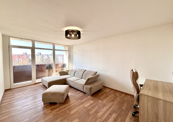 Ponúkame Vám na prenájom kompletne prerobený,  čiastočne zariadený 2 izbový byt v meste Nové Zámky