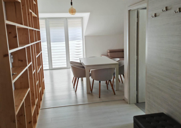 Ponúkam na prenájom LUXUSNÝ  zariadený 3 izbový byt blízko centra mesta Nové Zámky