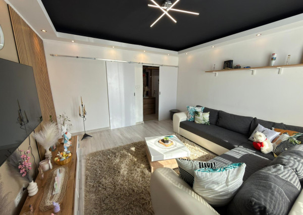 Predám prerobený TEHLOVÝ - 3 izbový byt uzavretým dvorom NZ