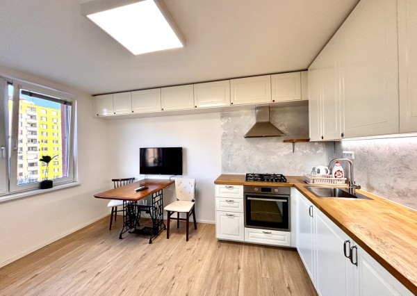 Ponúkame Vám na prenájom kompletne prerobený, 1 izbový byt vo vyhľadávanej lokalite v meste Nové Zámky