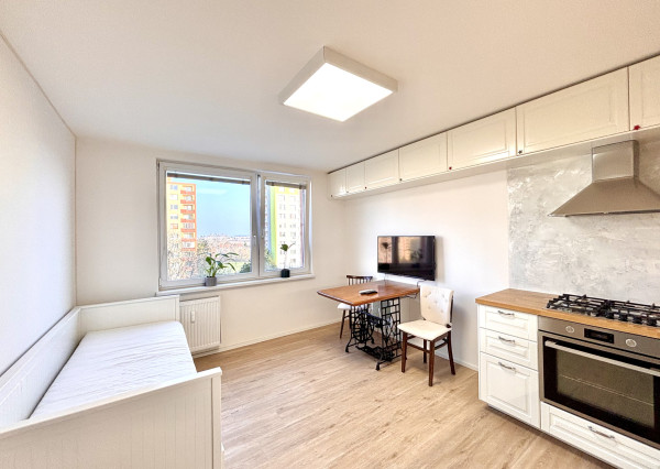 Ponúkame Vám na prenájom kompletne prerobený, 1 izbový byt vo vyhľadávanej lokalite v meste Nové Zámky