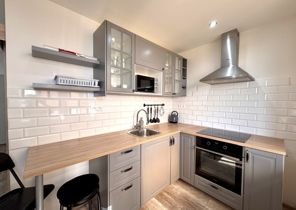 Ponúkame Vám na prenájom kompletne prerobený 2 izbový byt v Nových Zámkoch