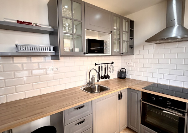 Ponúkame Vám na prenájom kompletne prerobený 2 izbový byt v Nových Zámkoch