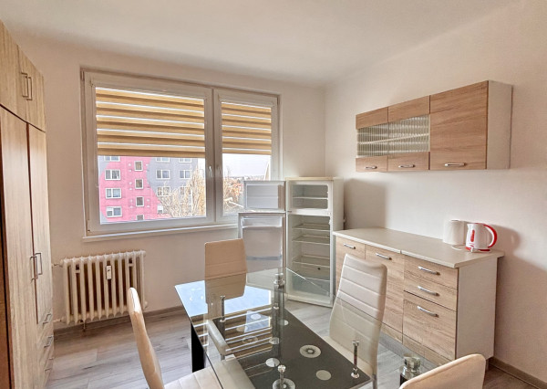 Ponúkame Vám na prenájom prerobený 1 izbový byt v Nových Zámkoch