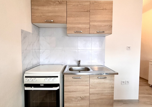 Ponúkame Vám na prenájom prerobený 1 izbový byt v Nových Zámkoch