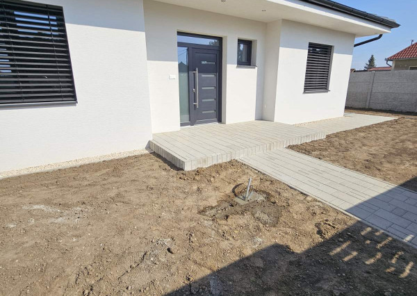 Na predaj 4 izbová moderná novostavba 15 km od Komárna obec VIRT