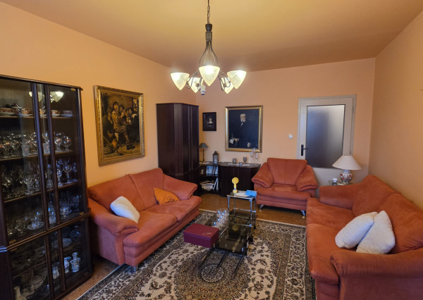 Predán 4- izbový byt 100m2  JUH Nové Zámky