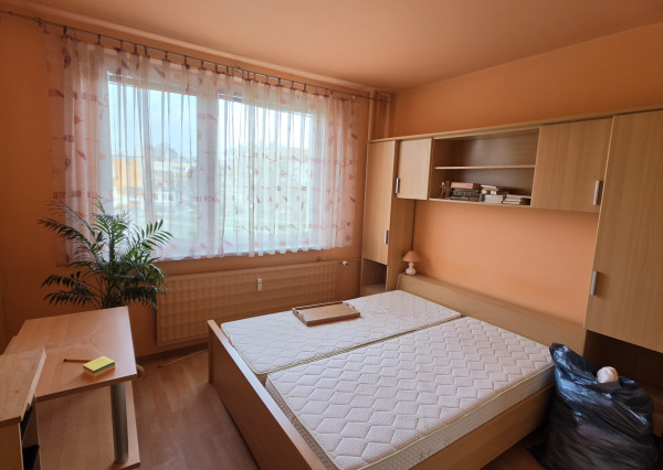 Predán 4- izbový byt 100m2  JUH Nové Zámky