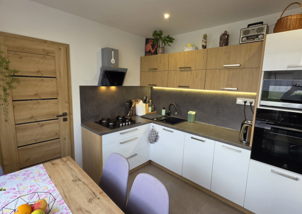 Predám krásny 3- Izbový byt 78m2 s 2x balkónom Nové Zámky