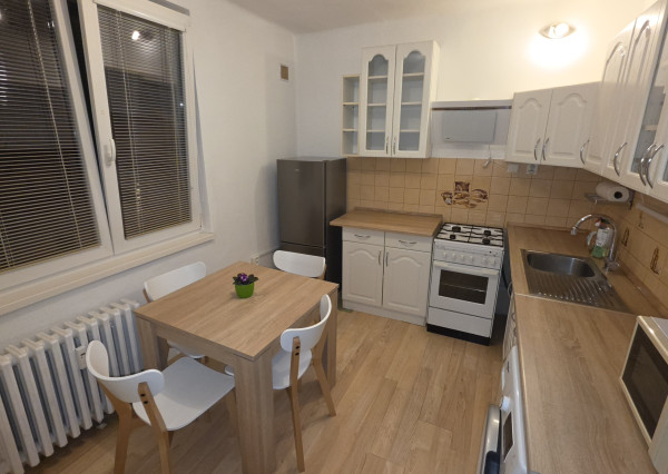 Prenajmem prerobený 3 izbový byt na Novomestskej ul. Nové Zámky