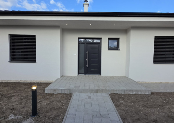 Na predaj 4 izbová moderná novostavba len 15 km od Komárna