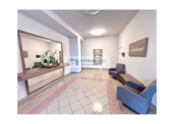 Ponúkame Vám na prenájom veľký obchodný priestor/sklad v meste Nové Zámky