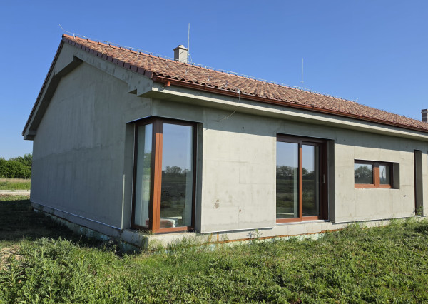 Exkluzívne Predám 4 IZBOVÚ NOVOSTAVBU v novej ulici Dvory nad Žitavou