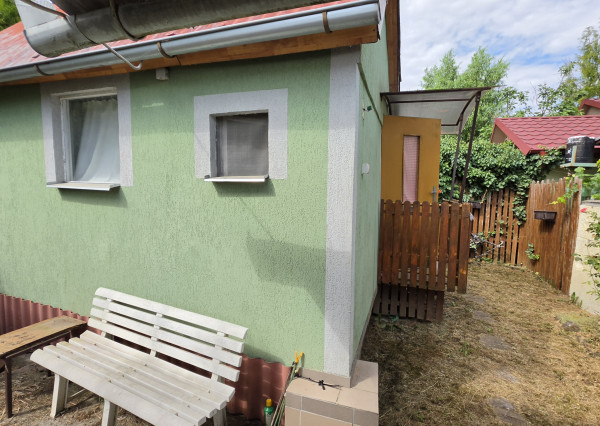 NOVINKA Predám  zeriadenú chatku pri jazere RT Nové Zámky