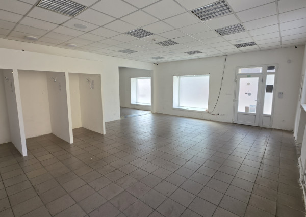 Prenájom obchodo administratívný priestor CENTRUM Nové Zámky