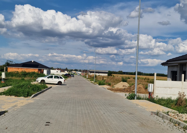 Ponúkam na predaj 4 izbovú  NOVOSTAVBU s garážou Dvory nad Žitavou