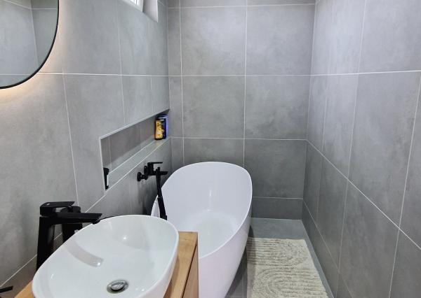 Predám prerobený Rodinný DOM na 20á pozemku 17km od NZ