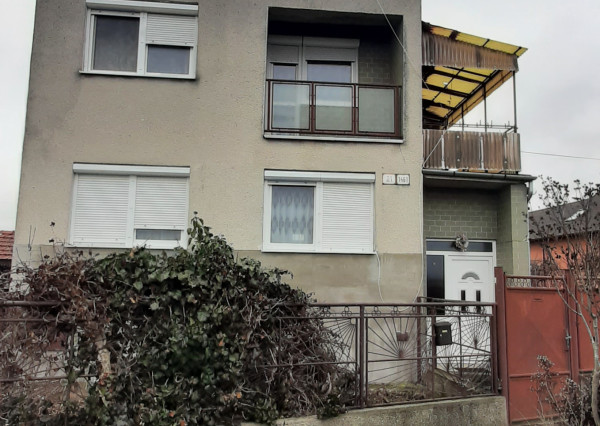 Predám poschodový Rodinný dom v obci Tvrdošovce