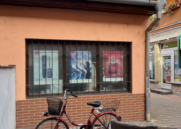 Ponúkame Vám na prenájom obchodný priestor v centre mesta Nové Zámky