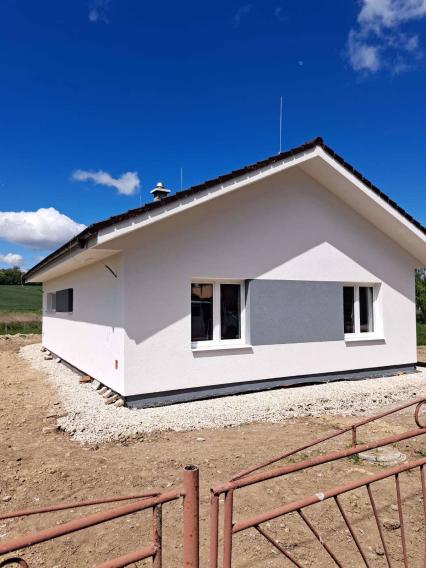 Znížená cena!Na predaj: 3-izbová novostavba len 9km od Podhájskej - fotografia 1